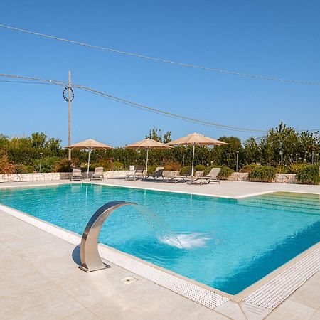 Pati Design Apartments - With Private Patio Or Terrace And Swimming Pool Монополі Екстер'єр фото