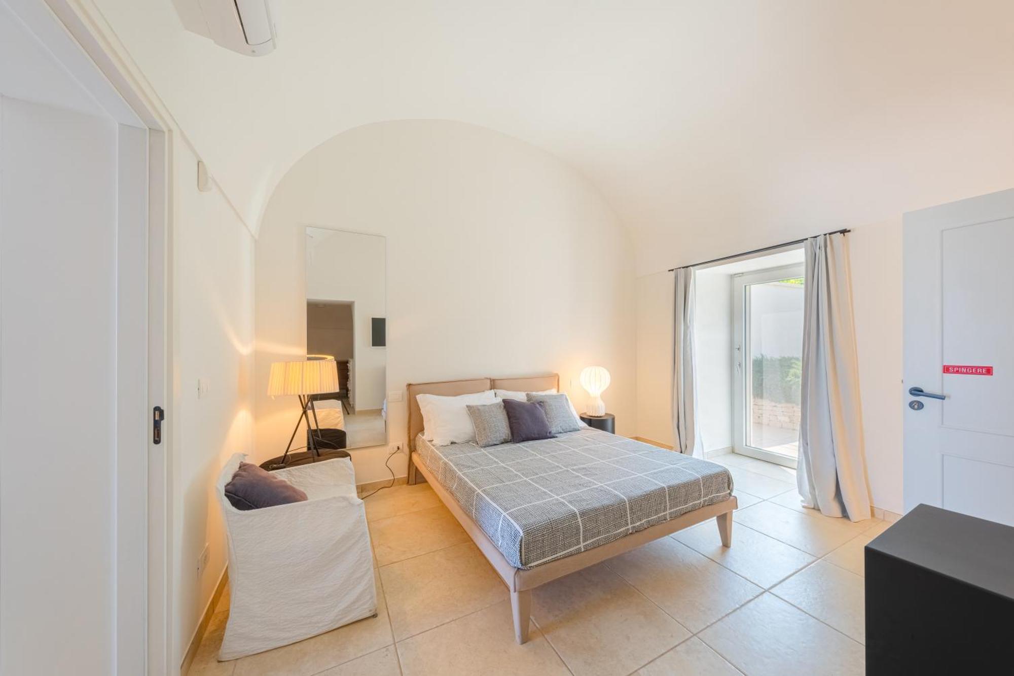 Pati Design Apartments - With Private Patio Or Terrace And Swimming Pool Монополі Екстер'єр фото