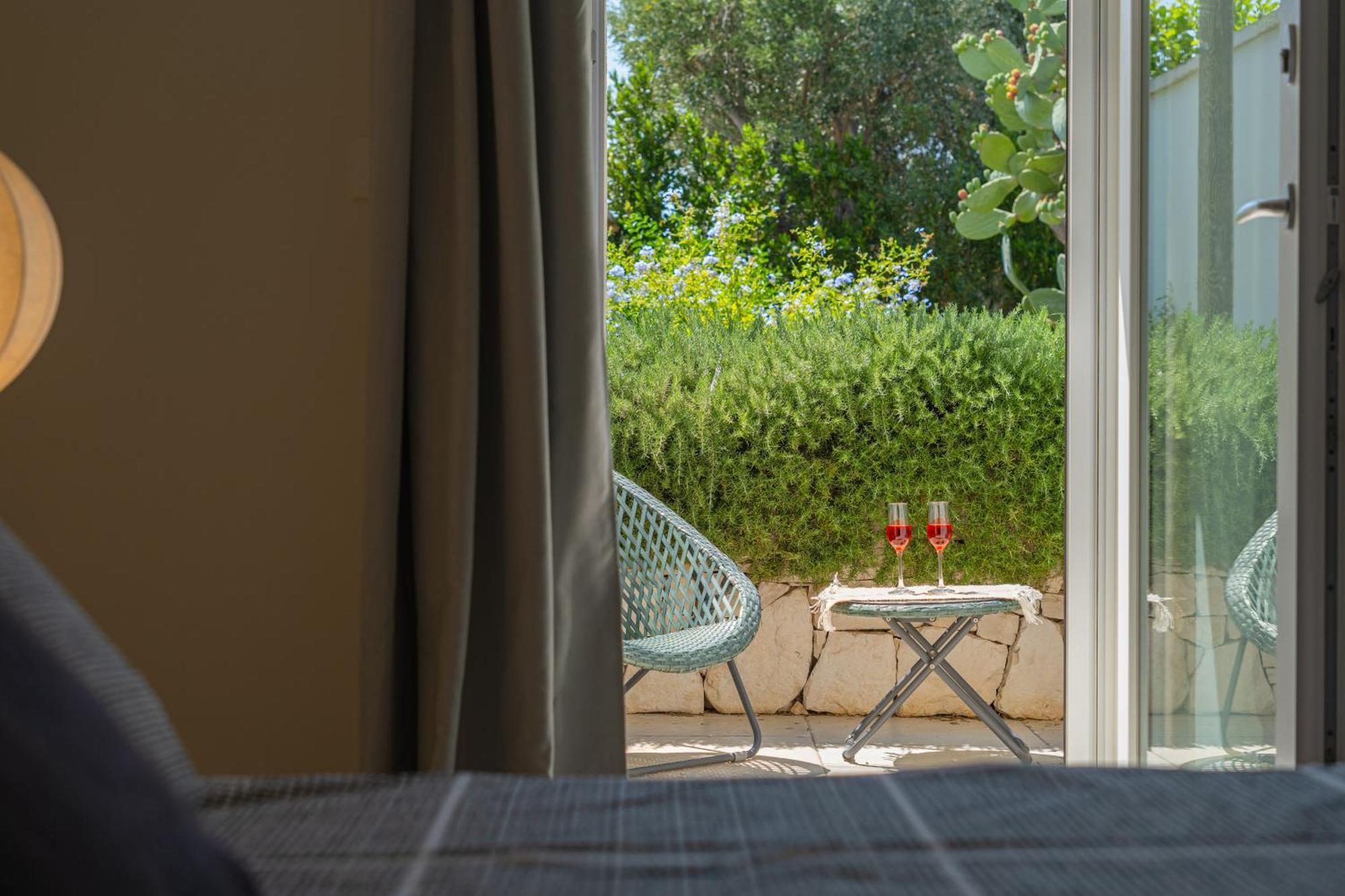 Pati Design Apartments - With Private Patio Or Terrace And Swimming Pool Монополі Екстер'єр фото