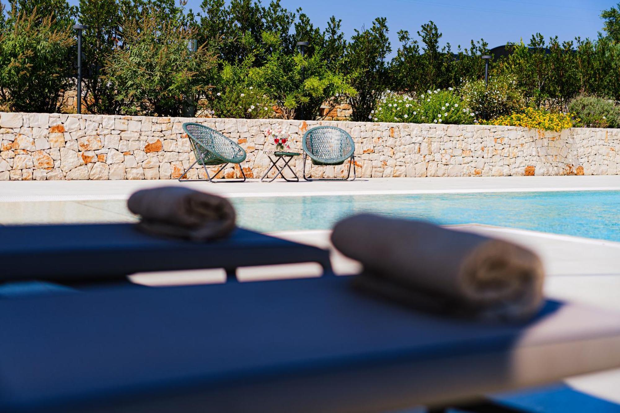 Pati Design Apartments - With Private Patio Or Terrace And Swimming Pool Монополі Екстер'єр фото