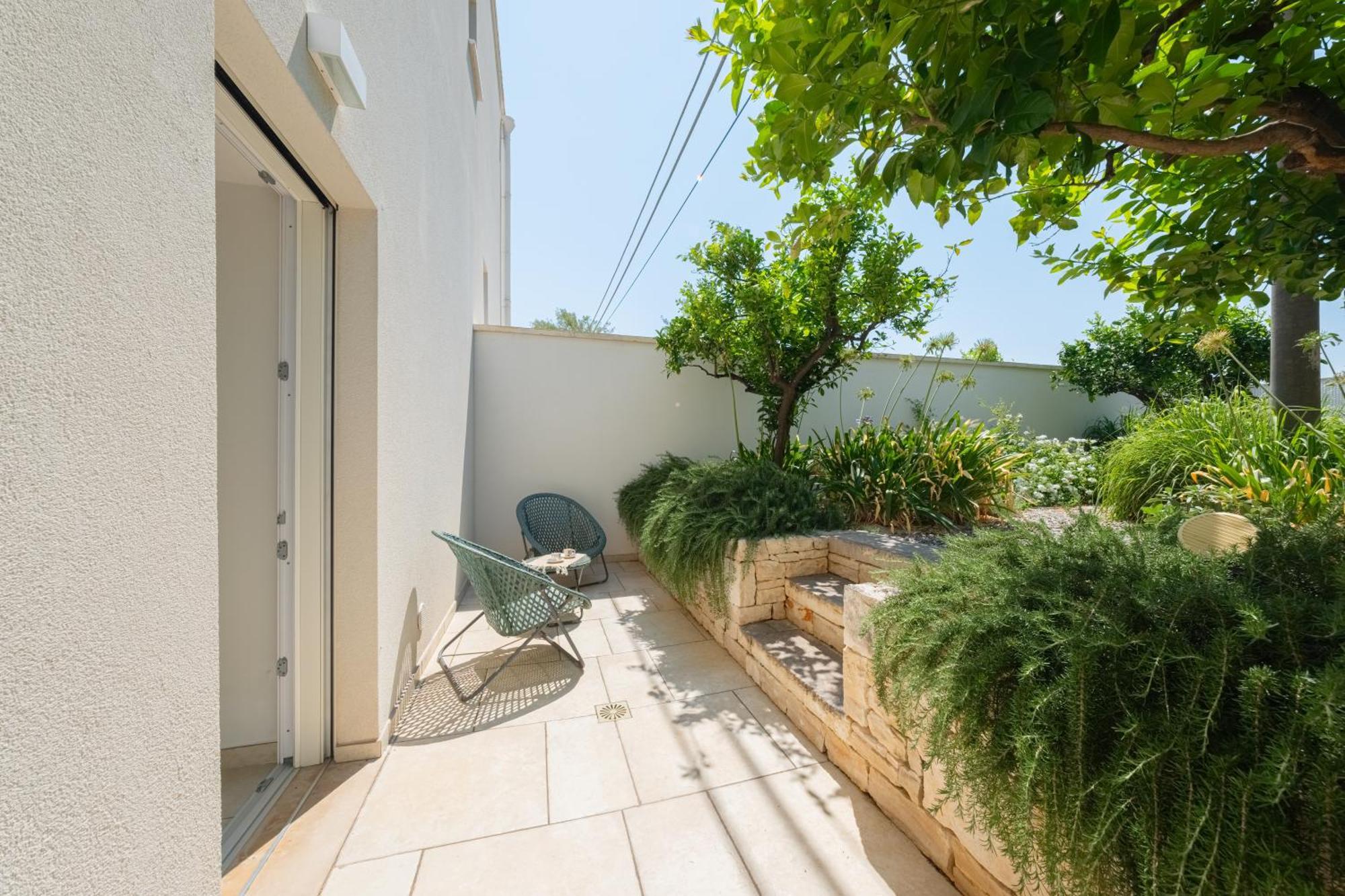Pati Design Apartments - With Private Patio Or Terrace And Swimming Pool Монополі Екстер'єр фото