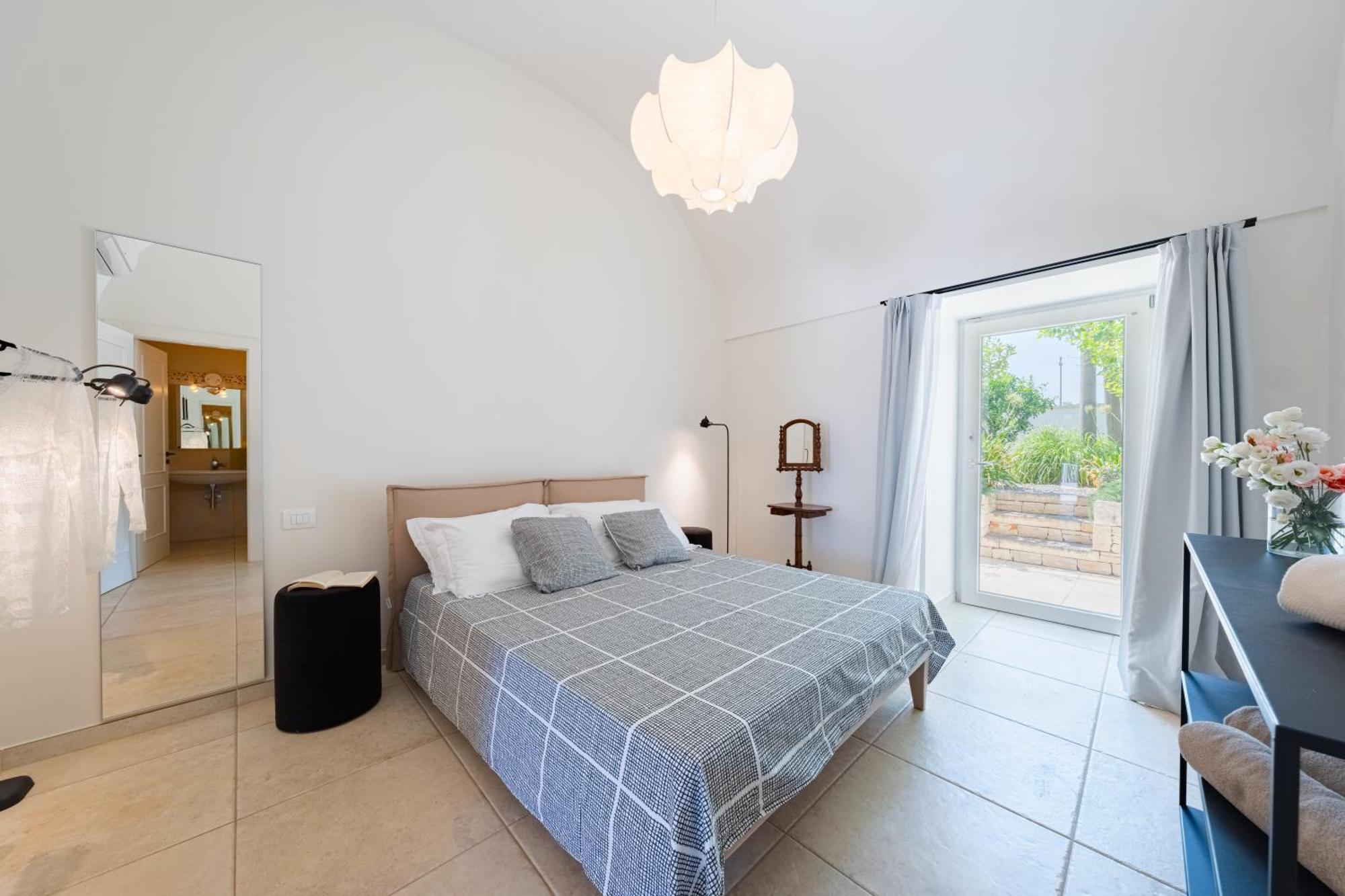 Pati Design Apartments - With Private Patio Or Terrace And Swimming Pool Монополі Екстер'єр фото