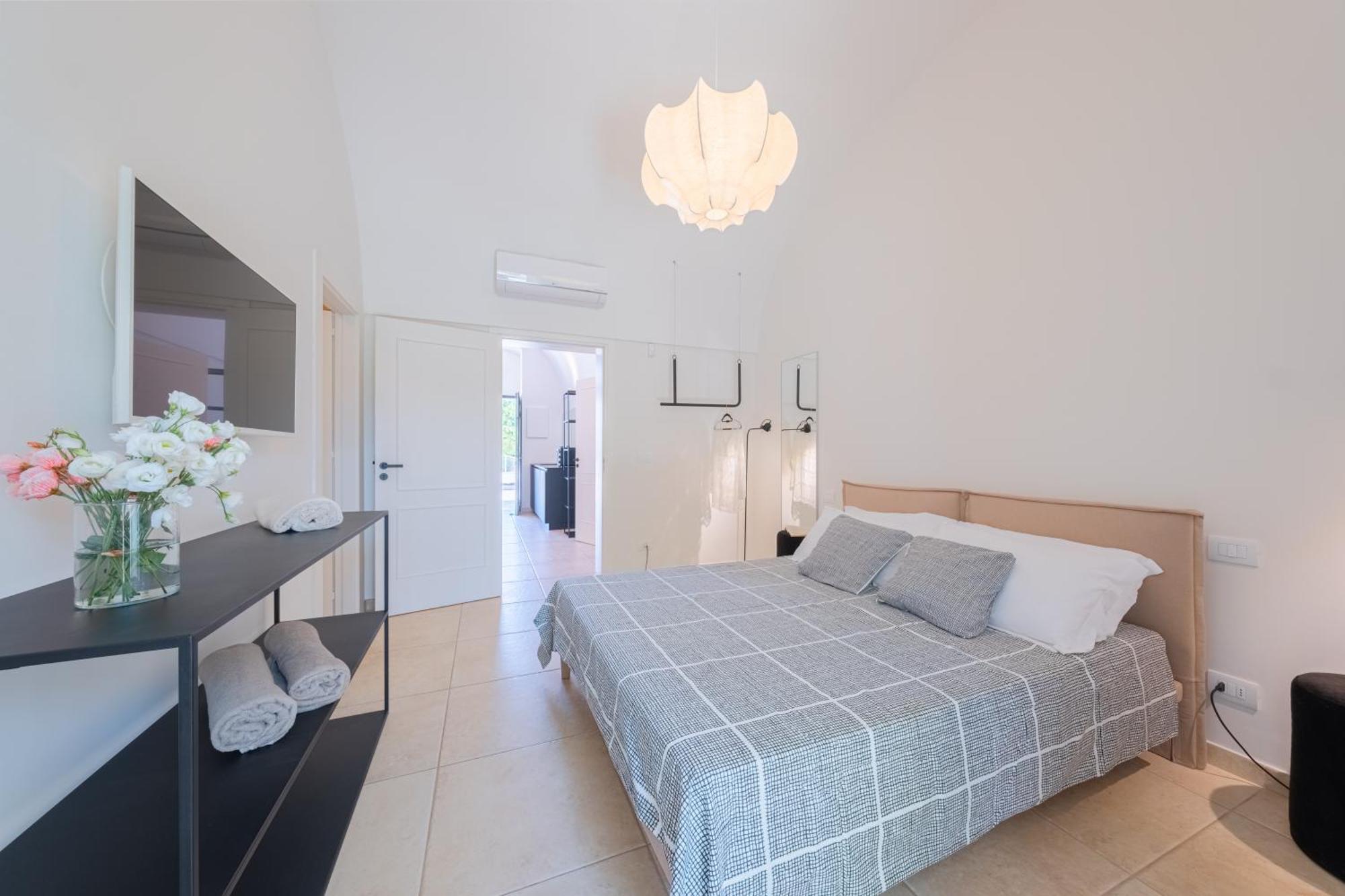 Pati Design Apartments - With Private Patio Or Terrace And Swimming Pool Монополі Екстер'єр фото