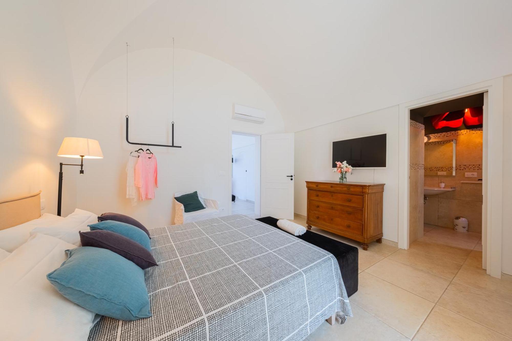 Pati Design Apartments - With Private Patio Or Terrace And Swimming Pool Монополі Екстер'єр фото