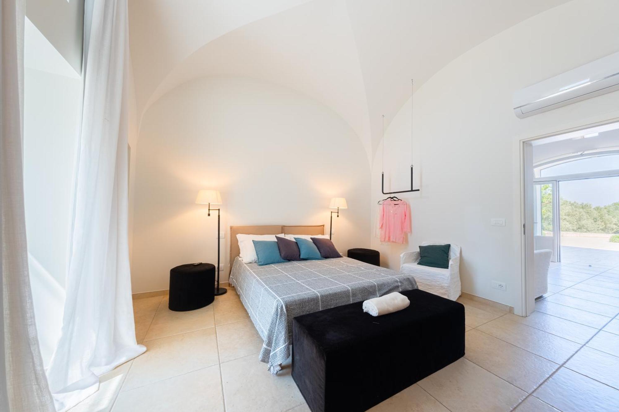Pati Design Apartments - With Private Patio Or Terrace And Swimming Pool Монополі Екстер'єр фото