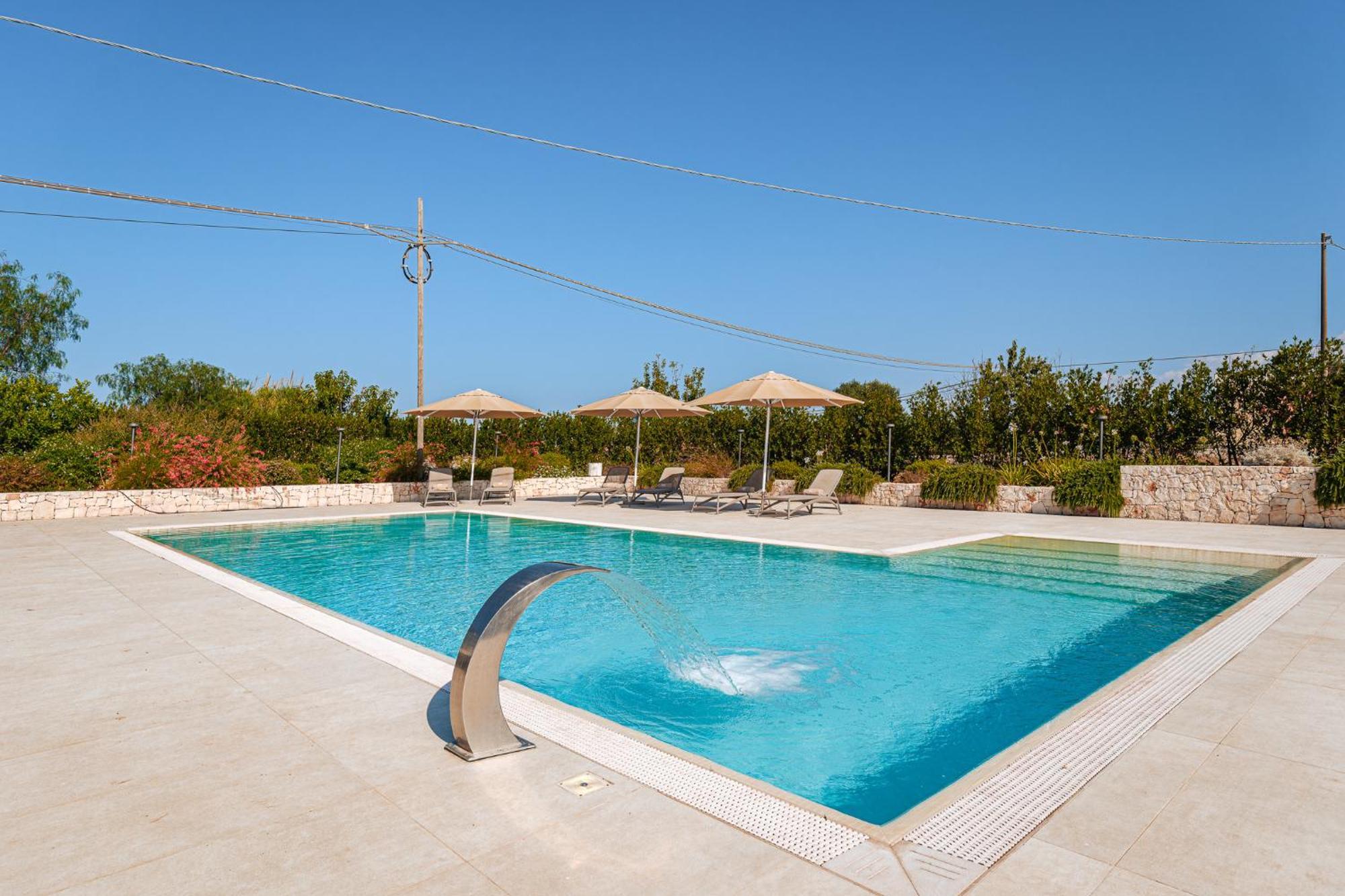 Pati Design Apartments - With Private Patio Or Terrace And Swimming Pool Монополі Екстер'єр фото