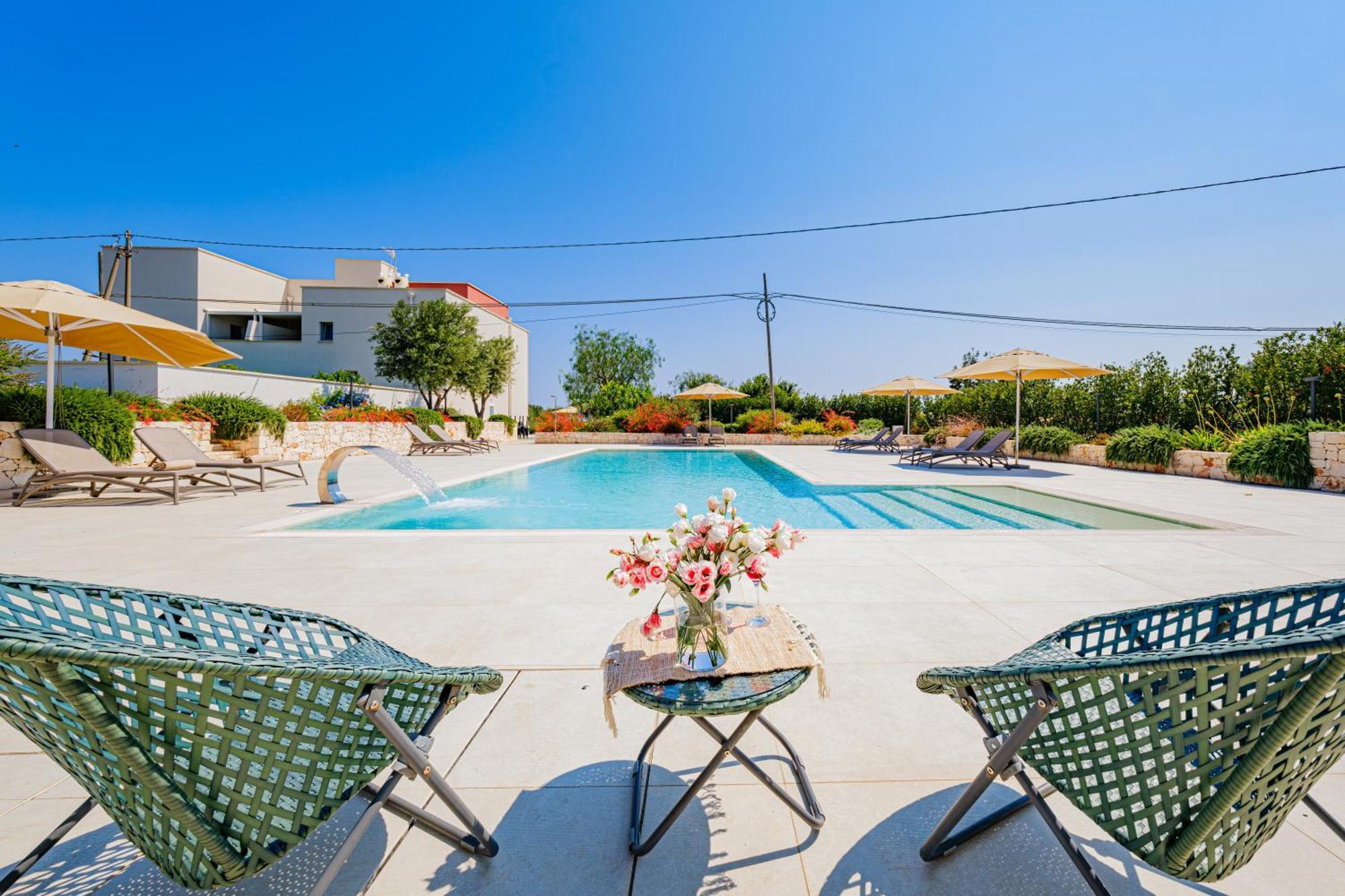 Pati Design Apartments - With Private Patio Or Terrace And Swimming Pool Монополі Екстер'єр фото