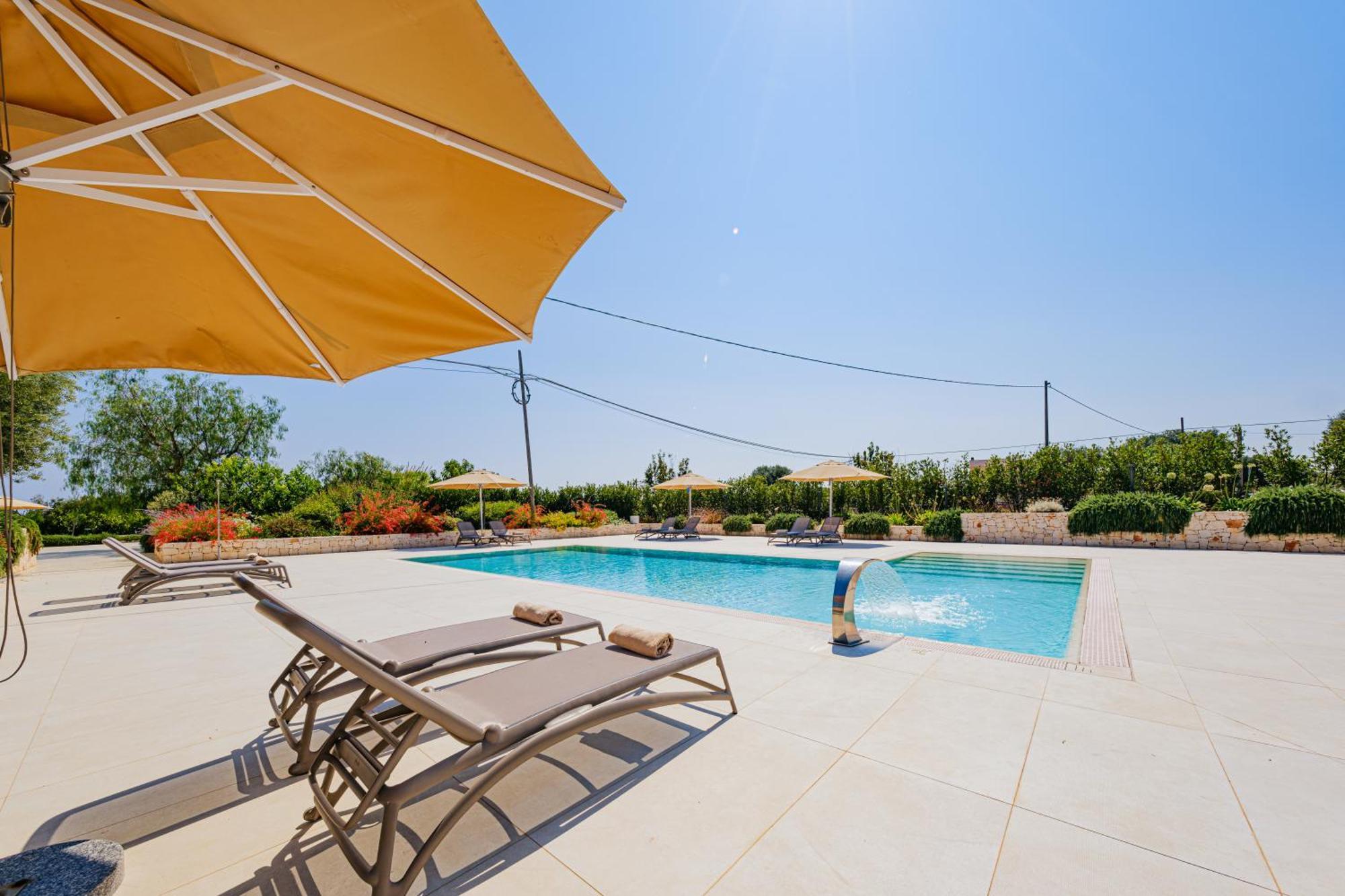 Pati Design Apartments - With Private Patio Or Terrace And Swimming Pool Монополі Екстер'єр фото
